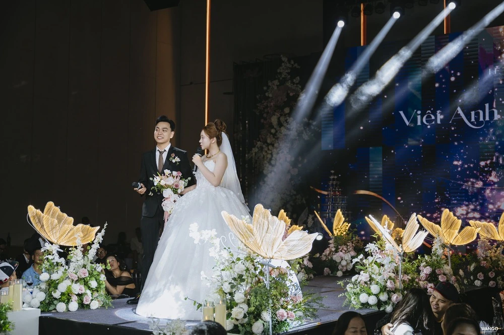 Hoa Trang Trí Tiệc Cưới Mùa Xuân 2026 – Xu Hướng Floral & Màu Sắc Hot